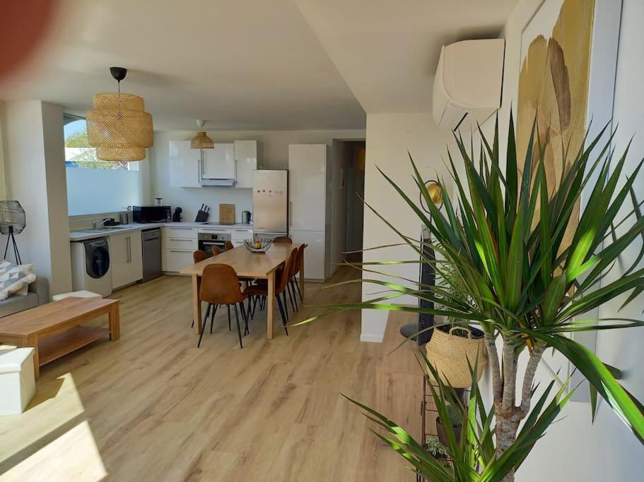 Appartement 100 M2 Terrasse Piscine Груиссан Экстерьер фото